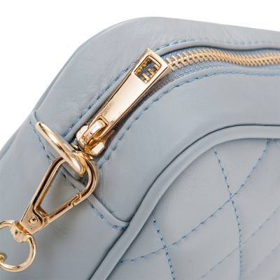 Włoska niebieska błękitna / baby blue pikowana skórzana listonoszka chanelka