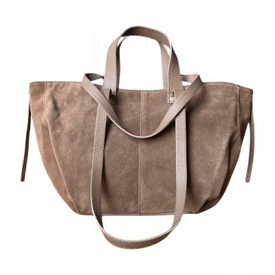 - Cappuccino zamszowa torebka shopper taupe ZAMSZ NATURALNY Vera Pelle