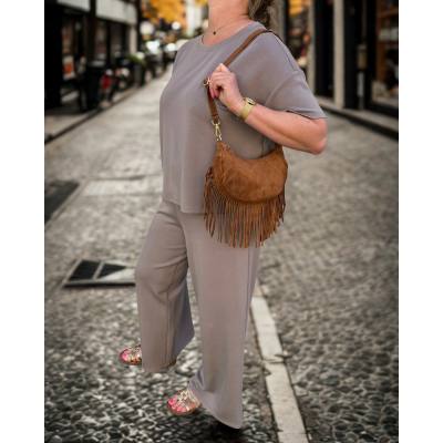 - Brązowa torebka zamszowa Vera Pelle listonoszka boho frędzle zamsz
