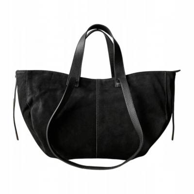 - Czarna zamszowa torebka shopper ZAMSZ NATURALNY Vera Pelle