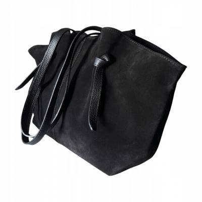 - Czarna zamszowa torebka shopper ZAMSZ NATURALNY Vera Pelle