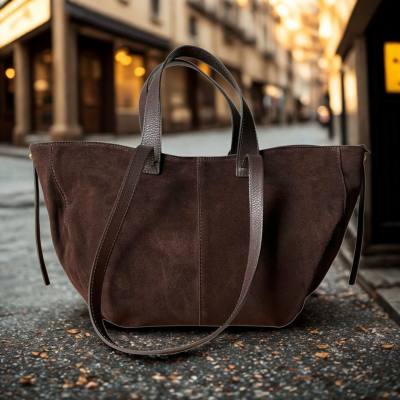 - Czekoladowa torebka zamszowa shopper ciemny brąz ZAMSZ NATURALNY Vera Pelle