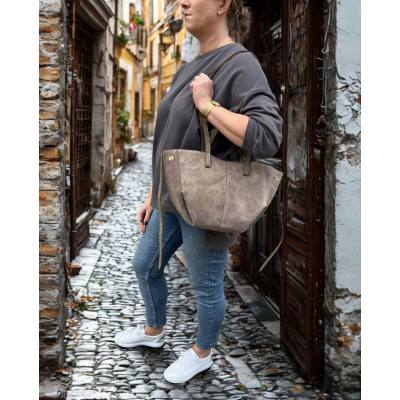 - cappuccino zamszowa torebka taupe shopper ZAMSZ NATURALNY łódka