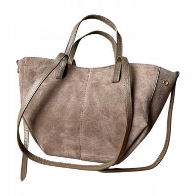 - cappuccino zamszowa torebka taupe shopper ZAMSZ NATURALNY łódka