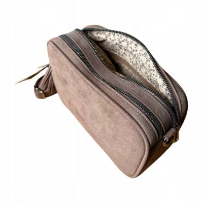 - Flora&Co taupe zamszowa torebka listonoszka cappuccino zamsz frędzle Flora