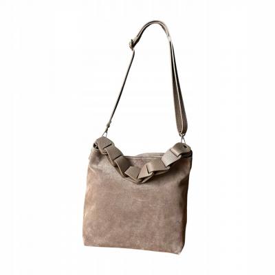 - Cappuccino zamszowa torebka taupe shopper ZAMSZ NATURALNY pleciona rączka ogniwa
