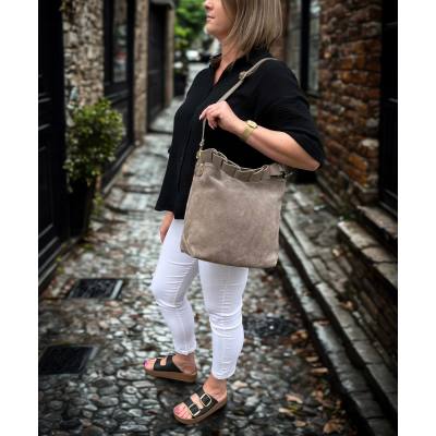 - Cappuccino zamszowa torebka taupe shopper ZAMSZ NATURALNY pleciona rączka ogniwa