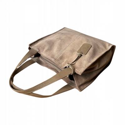 - Taupe zamszowa torebka shopper cappuccino ZAMSZ NATURALNY Vera Pelle