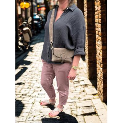 - Taupe torebka zamszowa większa Vera Pelle włoska listonoszka zamsz naturalny