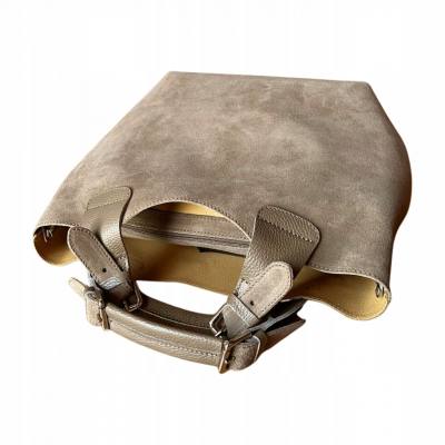 - Cappuccino zamszowa torebka shopper taupe ZAMSZ NATURALNY Vera Pelle