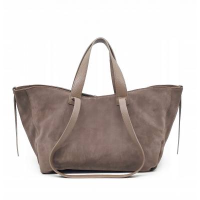- Cappuccino zamszowa torebka shopper taupe ZAMSZ NATURALNY Vera Pelle