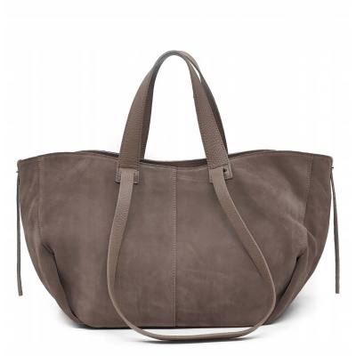 - Cappuccino zamszowa torebka shopper taupe ZAMSZ NATURALNY Vera Pelle