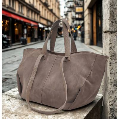 - Cappuccino zamszowa torebka shopper taupe ZAMSZ NATURALNY Vera Pelle